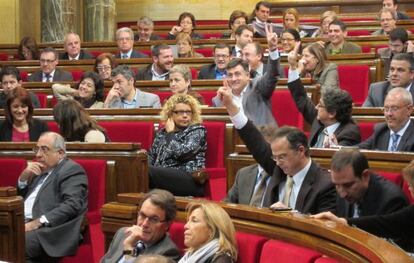 Los diputados votan la tercera de las leyes ómnibus en el Parlament