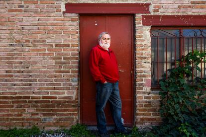 Luis Castilla, en el patio de la sede de la asociación Realidades en Madrid.