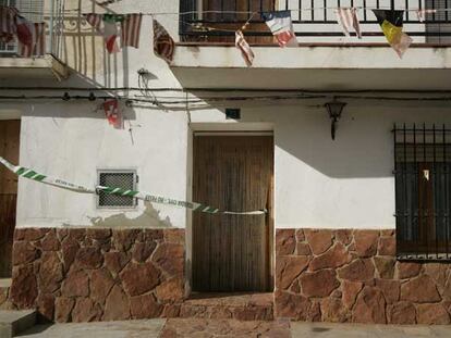 Vivienda de Cortes de Arenoso en la que murieron el domingo dos chicas de Barcelona.