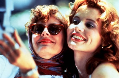 ‘Thelma y Louise’ (1991) es una de las películas más emblemáticas de Susan Sarandon. Y esta imagen, la más conocida de la cinta. Sarandon coprotagonizó con Geena Davis el filme, nominado a seis premios Oscar aunque solo ganó el premio como mejor guion original.