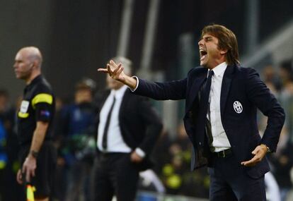 Conte en la banda del Juventus Stadium