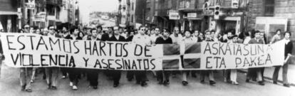 Primera manifestaci&oacute;n contra el terrorismo de ETA, en Portugalete, el 28 de junio de 1978.