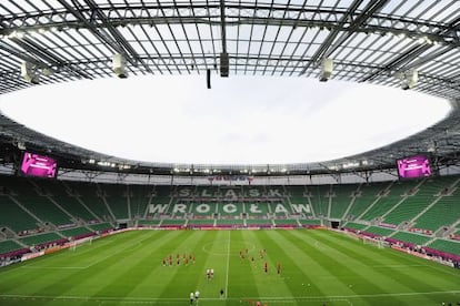 Vista aérea del estadiod de Wroclaw donde se entrenó la República Checa.