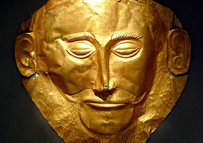 Máscara funeraria de oro, conocida como 'Máscara de Agamenón', encontrada por Heinrich Schliemann en 1876.