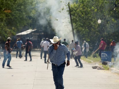Enfrentamientos entre agricultores y miembros de la Guardia Nacional por el control de una presa en Chihuahua, México.
