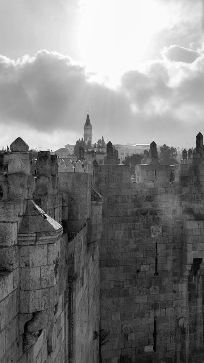 Panorámica de las murallas de la Ciudad Vieja de Jerusalén: una imagen emblemática para una urbe tan llena de historia y cultura como de problemas políticos