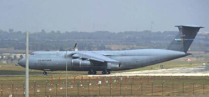 Un avión militar estadounidense C-5 Galaxy aterriza en la base aérea de Incirlik (Archivo)