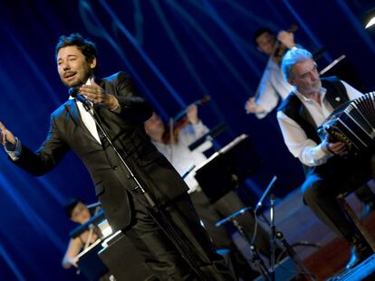 Miguel Poveda y Rodolfo Mederos (derecha), en un concierto en Oslo en 2009.