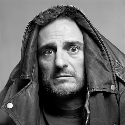 El actor posa con una cazadora de Maison Margiela.