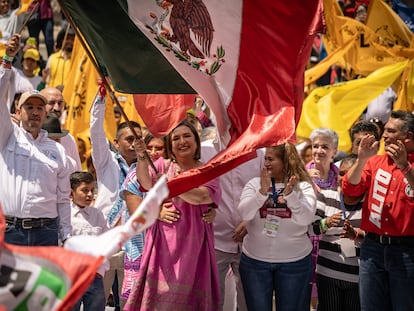 Xóchitl Gálvez recibió la constancia como candidata presidencial de la coalición Frente Amplio por México.