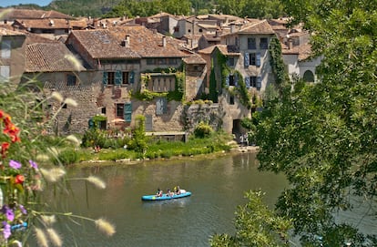 Pueblo medieval de Saint Antonin-Noble-Val, a orillas del río Aveyron.