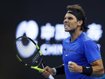 Rafael Nadal celebra frente a Lucas Pouille en Pek&iacute;n.