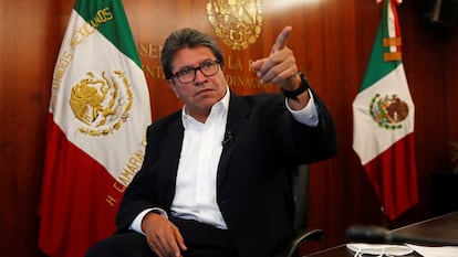 Ricardo Monreal durante una entrevista en el Senado mexicano.