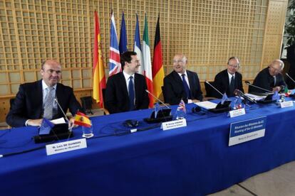 Guindos, Osborne, Sapin, Padoan y Sch&auml;uble, durante la reuni&oacute;n celebrada en Bercy.