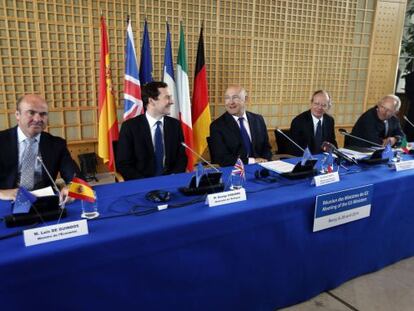 Guindos, Osborne, Sapin, Padoan y Sch&auml;uble, durante la reuni&oacute;n celebrada en Bercy.