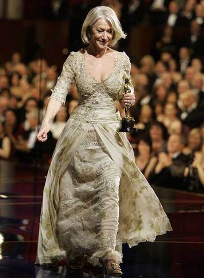 Hellen Mirren, mejor actriz por<i> The Queen.</i>