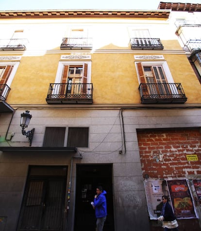 A building in Madrid's Principe street used mostly for vacation rentals.