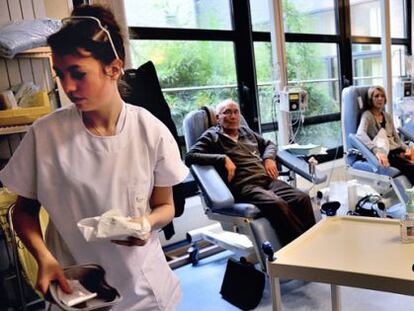 Pacientes recibiendo tratamiento de quimioterapia. 