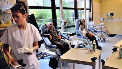 Pacientes recibiendo tratamiento de quimioterapia.