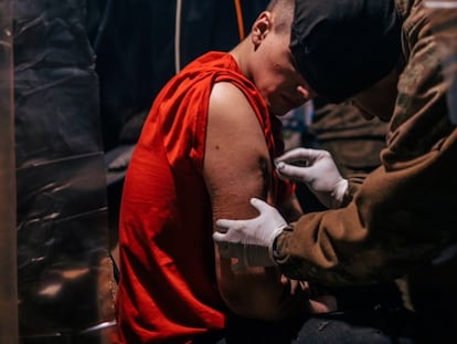 Vídeo | Los retratos del interior de la acería de Azovstal, un hospital improvisado