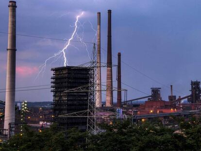 Imagen del conglomerado industrial de ThyssenKrupp en Duisburgo, al oeste de Alemania.