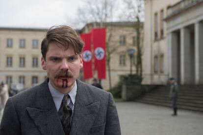 Daniel Brühl, en un fotograma de 'Alone in Berlin'.