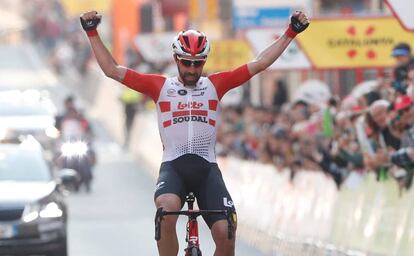 De Gendt entra vencedor en la meta de Calella.