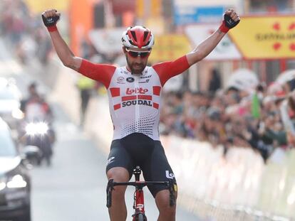 De Gendt entra vencedor en la meta de Calella.