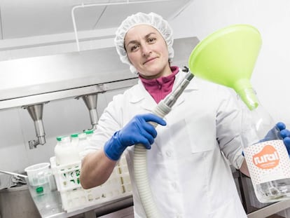 Instalaciones en las que la ganadera Concha Laje embotella la marca de leche Rural Muller. 