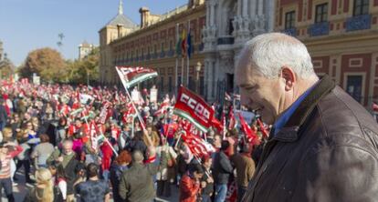 Representantes de CC OO, durante la manifestaci&oacute;n en Sevilla. 