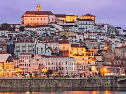 Vista de la ciudad portuguesa de Coimbra, que se alza en un promotorio del r&iacute;o Mondego. 