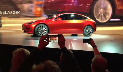 El coche eléctrico Tesla Model 3 en Hawthorne (Estados Unidos).