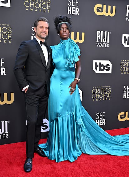 El actor Joshua Jackson y su pareja la actriz y modelo Jodie Turner-Smith, ambos vestidos de Gucci.