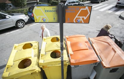 Contenedores de pl&aacute;sticos y de restos y residuos.