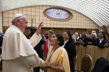 O Papa em sua reunião nesta quinta com as madres superioras.