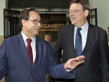El presidente de la Generalitat, derecha, acompa&ntilde;ado del consejero de Hacienda, Vicent Soler, en la presentaci&oacute;n de los fondos europeos.