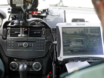 Veh&iacute;culo camuflado de la Guardia Civil equipado con un radar para detectar infracciones por exceso de velocidad. 