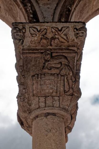 Un capitel de la iglesia de Nuestra Señora de la Soterraña, en Santa María la Real de Nieva.
