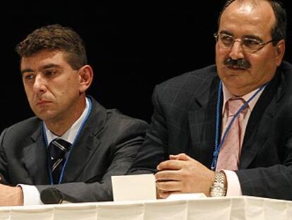 Los concejales de IU Alarico Rubio, Raúl Calle y José Castejón, durante el pleno municipal de Leganés.