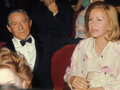 Stavros Niarchos y su esposa Tina, en una gala en Mónaco en mayo de 1974.