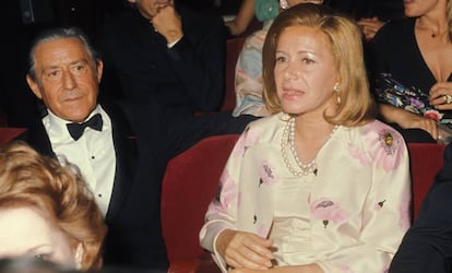 Stavros Niarchos y su esposa Tina, en una gala en Mónaco en mayo de 1974.