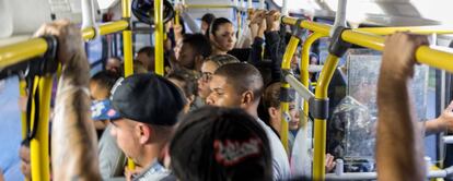 Ônibus lotado nesta sexta-feira.