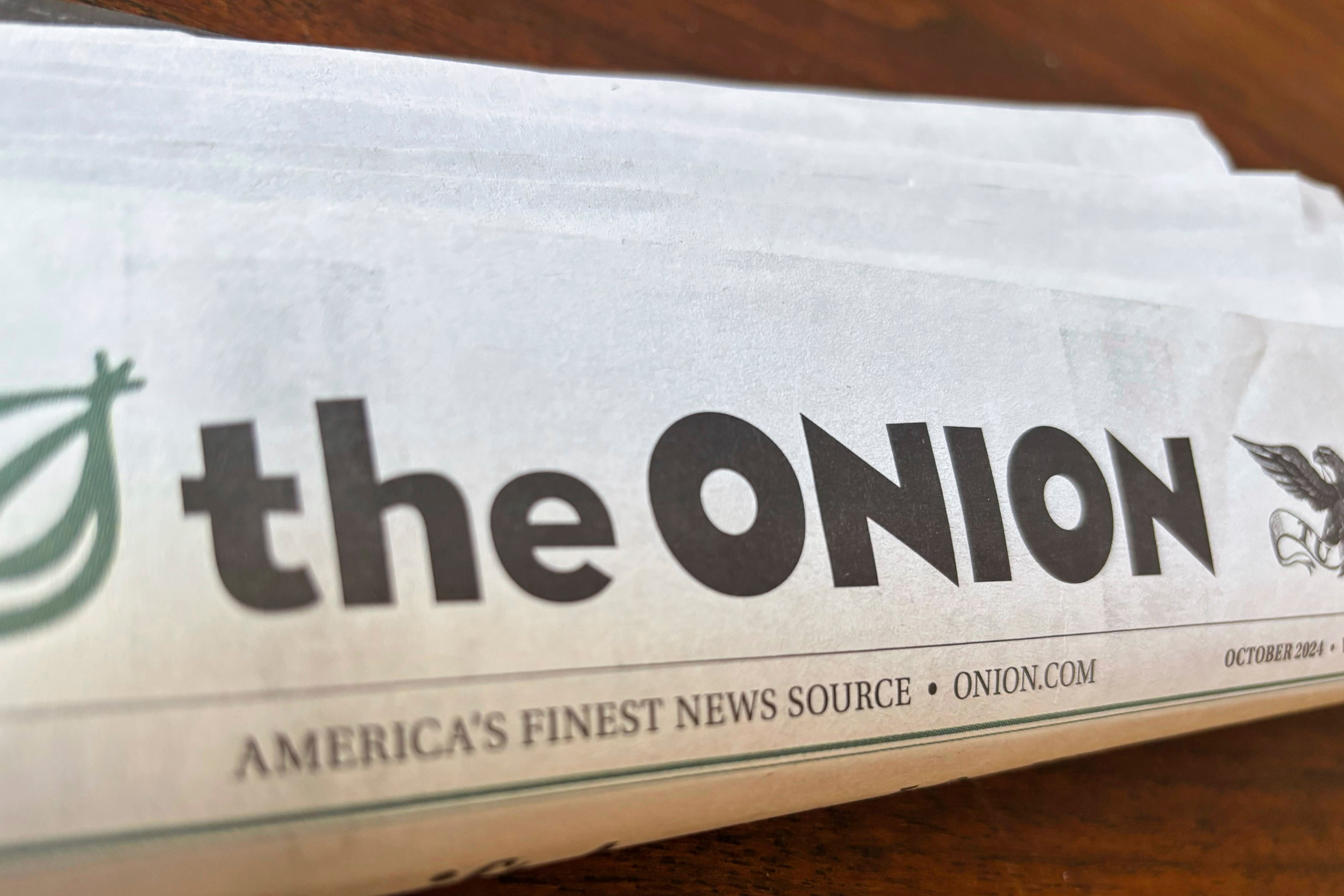 ‘The Onion’ avanza para transformar el sitio del conspiracionista Alex Jones, ‘Infowars’, en una plataforma satírica