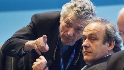 Villar junto a Platini en un congreso de la FIFA en 2014. 