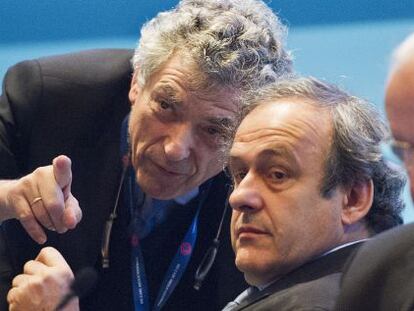 Villar junto a Platini en un congreso de la FIFA en 2014. 