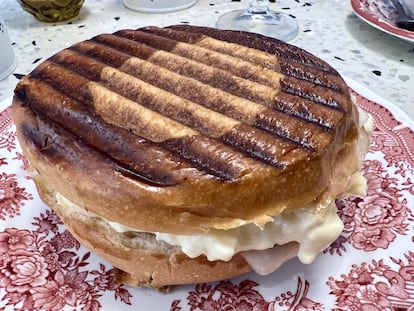 Tamago sando, elaboración del nuevo local de desayunos y meriendas en Jerez.