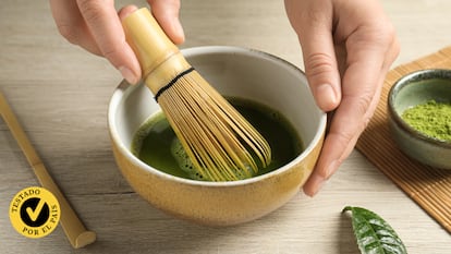 Artículo de EL PAÍS Escaparate que describe los mejores kits de té matcha para el hogar.