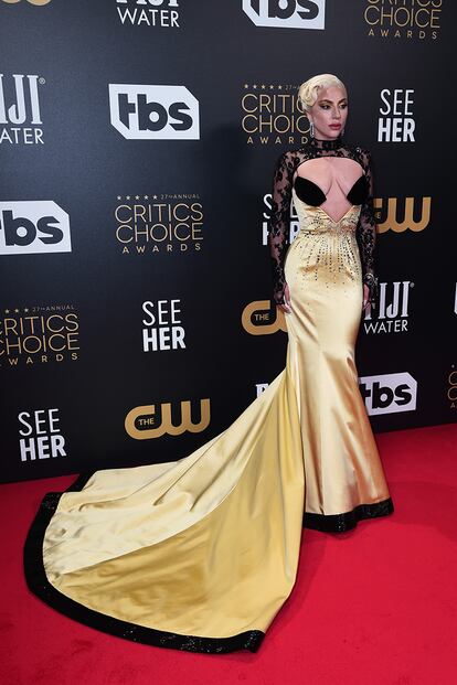 Lady Gaga, protagonista de House of Gucci, con vestido de Gucci y joyas de Tiffany & Co.