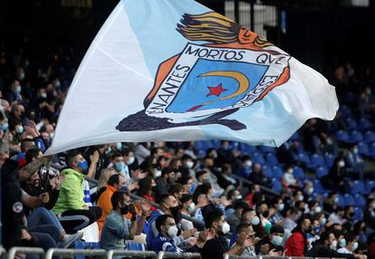 Aficionados del Deportivo el pasado domingo en Riazor en el partido de Segunda B ante el Salamanca.