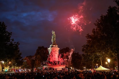 Fuegos artificiales en la plaza de la República de París. 